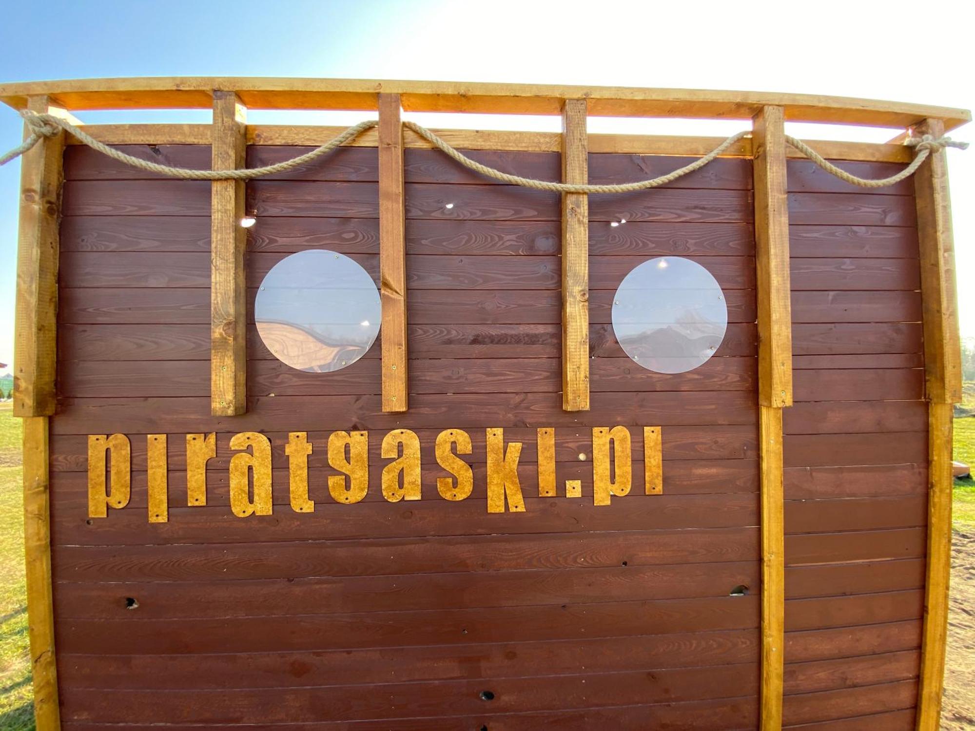 Pirat Gaski Buitenkant foto